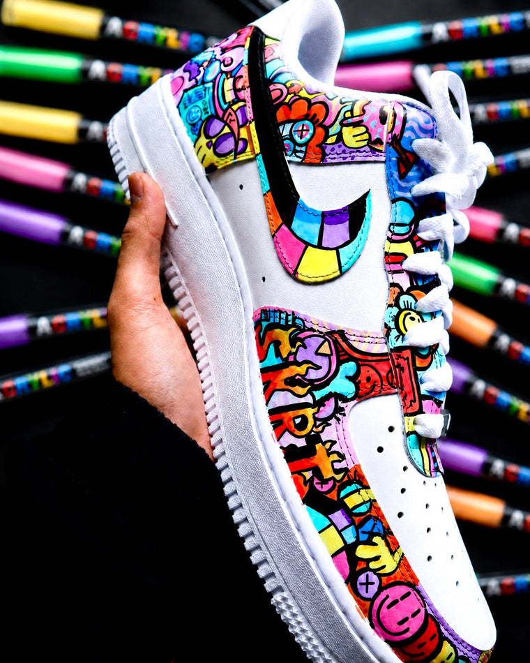 Comment peindre sur des baskets avec des feutres acryliques ? Le guide étape par étape - Lovely Colors