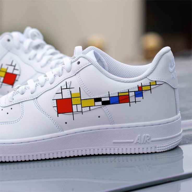Peindre sur des baskets avec des feutres acryliques : une idée créative facile et originale - Lovely Colors